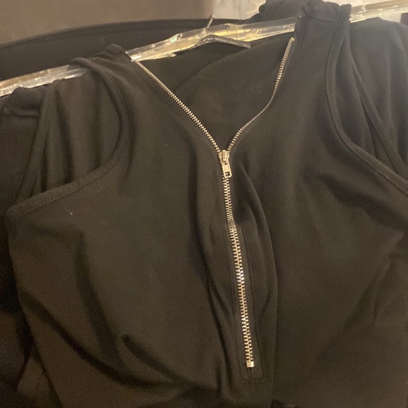 Auxo Collection Size Small, Short Romper, 60% Polyester, 35% Cotton, 5% Spandex - Picture 4 of 5